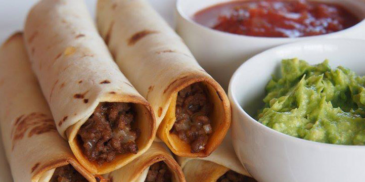 Flautas de carne y queso